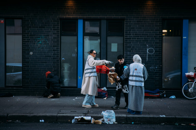 obdachlosenspeisung_asyiah22.November2025_aleahorst_1H2A1552